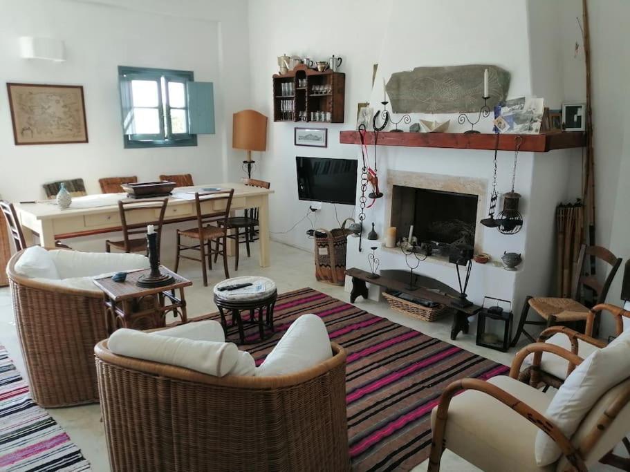 Casa Dei Melograni At Vourlidia Leros Vila Vromolithos Exterior foto